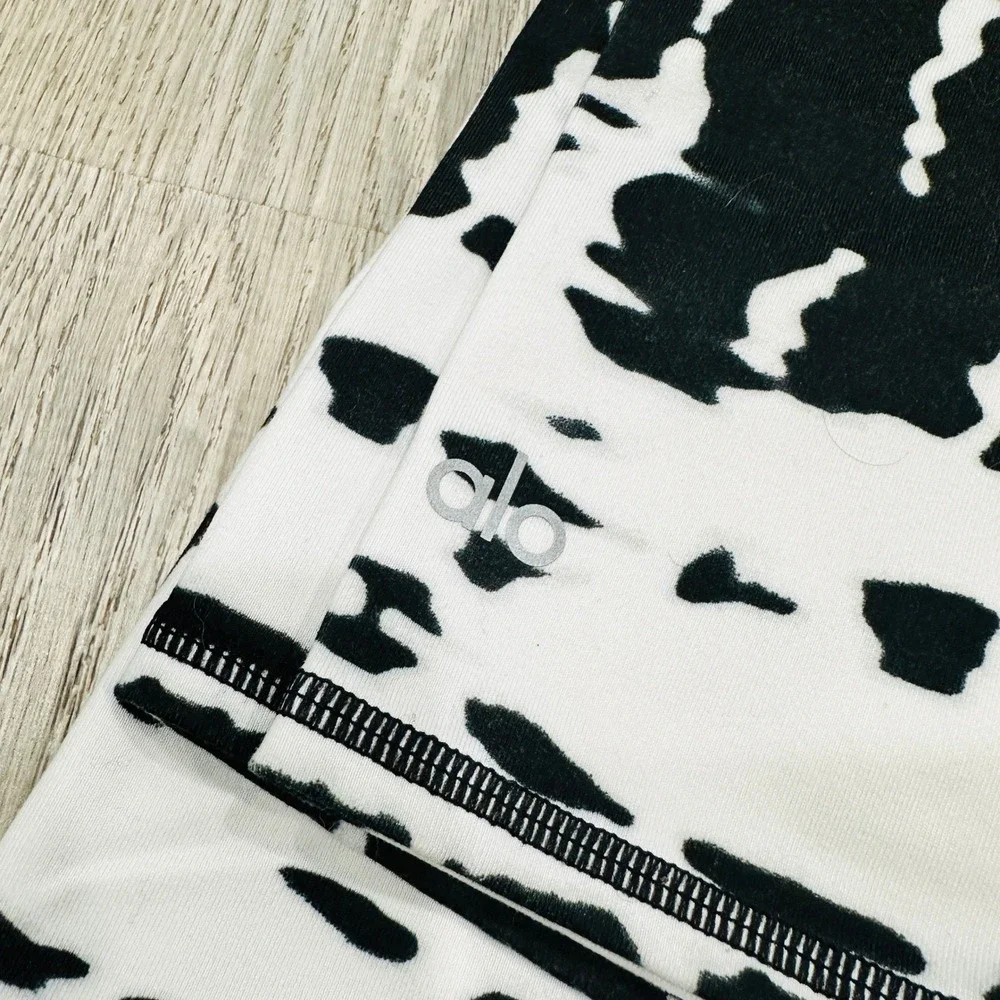 Alo Yoga Womens XS Black White Abstract Tie Dye‎ Cropped Active Capri Leggings
